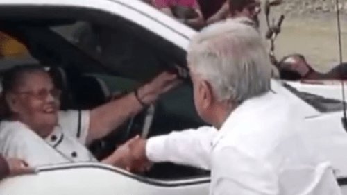 amlo saluda mama chapo
